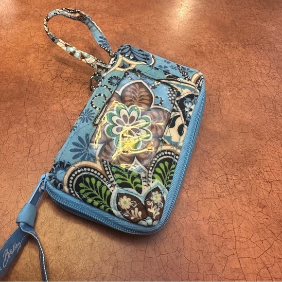 Vera Bradley Light Blue Floral Wrislet with Phone Pouch & Clear ID Pouch - Picture 7 of 7